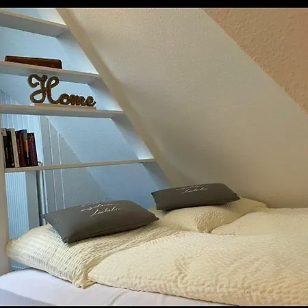*To Hus* Wohnung Am Rande Von Jever Exterior photo