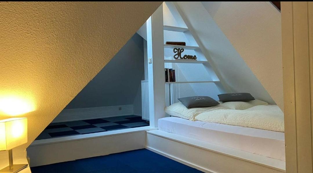 *to Hus* Am Rande Von * Jever
